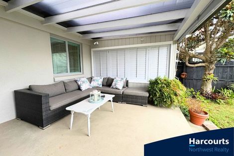 Photo of property in 86 Wiseley Road, West Harbour, Auckland, 0618
