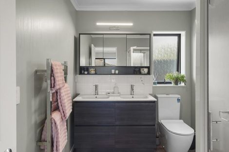 Photo of property in 28 Madison Street, Cambridge, 3434