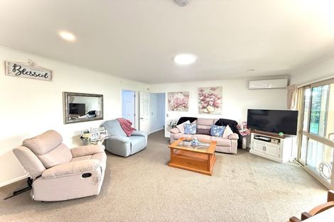 Photo of property in 40 Thornbury Crescent, East Tamaki Heights, Auckland, 2016