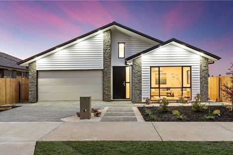 Photo of property in 4 Vinistra Road, Kumeu, 0810