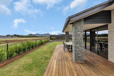 Photo of property in 25 Kitemaunga Avenue, One Tree Point, 0118