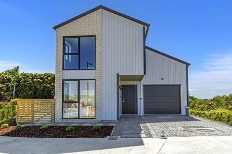 Photo of property in 46 Paretao Street, Massey, 0614