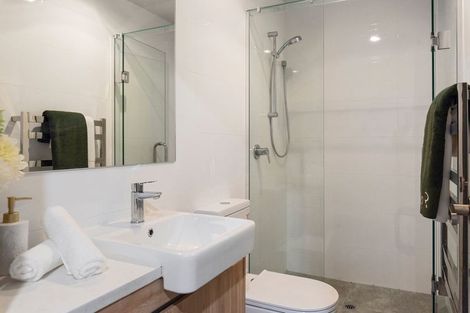 Photo of property in 2c Fowler Street, Northcote, Auckland, 0627