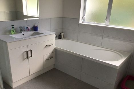 Photo of property in 2/11 Gloria Avenue, Te Atatu Peninsula, Auckland, 0610