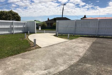 Photo of property in 20 Sylvan Crescent, Te Atatu South, Auckland, 0610