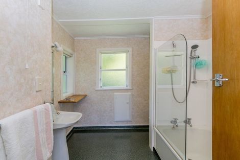 Photo of property in 1 Huia Street, Waikanae, 5036