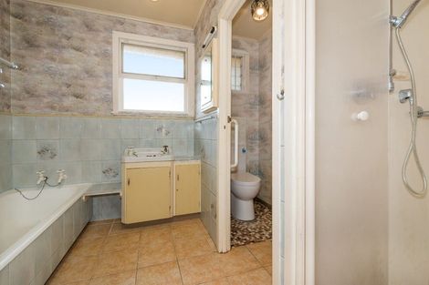 Photo of property in 98 Wharf Road, Te Atatu Peninsula, Auckland, 0610