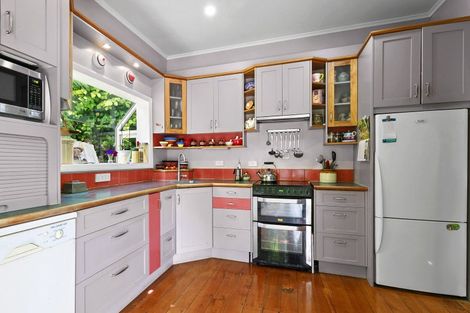 Photo of property in 18 Ngaumatau Road, Point Howard, Lower Hutt, 5013