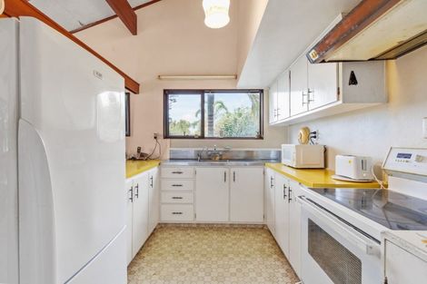 Photo of property in 2 Lingham Crescent, Torbay, Auckland, 0630