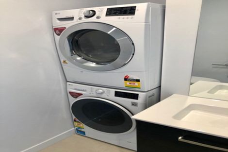 Photo of property in Frank Sargeson Apts, 405/74 Anzac Street, Takapuna, Auckland, 0622