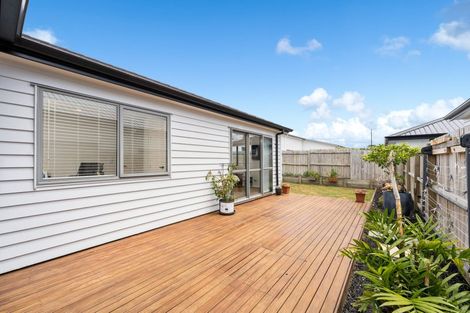Photo of property in 24 Tarras Road, Kumeu, 0810