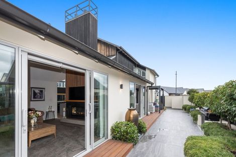 Photo of property in 18 Millpond Place, Parklands, Christchurch, 8083