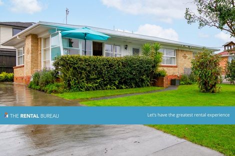 Photo of property in 26 Barron Drive, Green Bay, Auckland, 0604