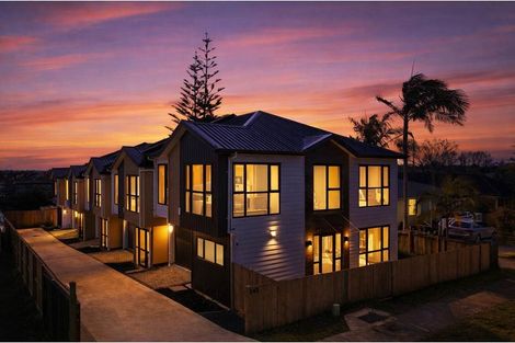 Photo of property in 543b Massey Road, Mangere, Auckland, 2022