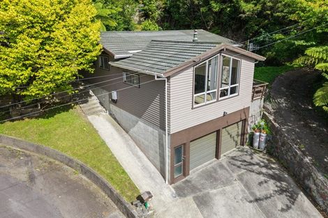 Photo of property in 30 Davis Grove, Wainuiomata, Lower Hutt, 5014