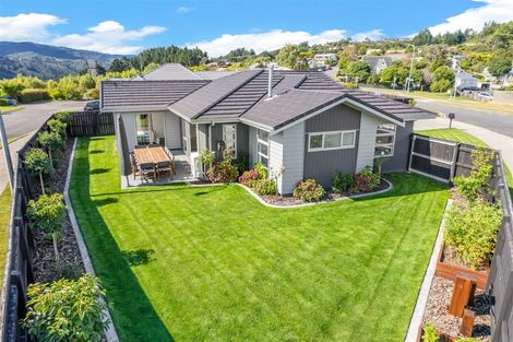 Photo of property in 77 Sunstone Crescent, Timberlea, Upper Hutt, 5018