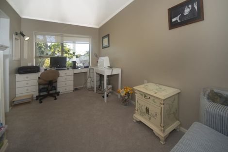 Photo of property in 8 Domain Road, Otaki, 5512