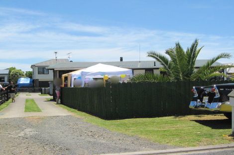 Photo of property in 2 Channel View Road, Clarks Beach, Pukekohe, 2679