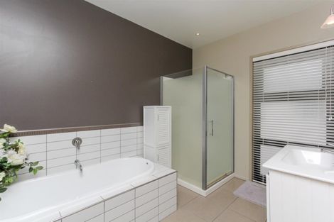 Photo of property in 61 Shelter Grove, Frankleigh Park, New Plymouth, 4310