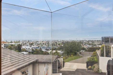 Photo of property in 30a Enfield Road, Hospital Hill, Napier, 4110