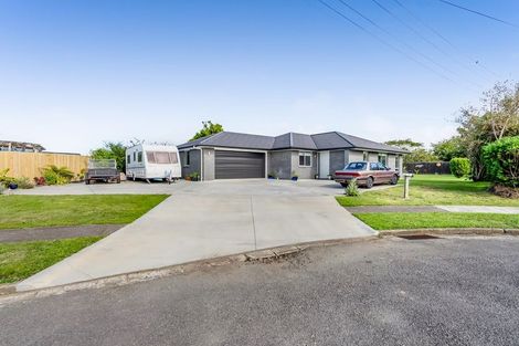 Photo of property in 7 Robbins Crescent, Hawera, 4610