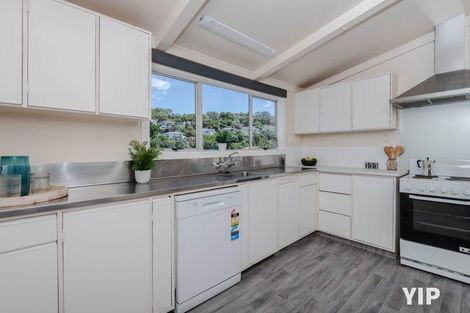 Photo of property in 10 Black Rock Road, Newlands, Wellington, 6037