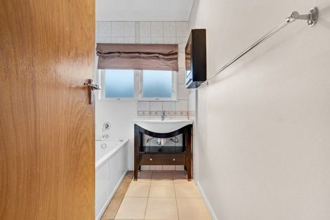 Photo of property in 1/22a Kelvyn Grove, Hillpark, Auckland, 2102