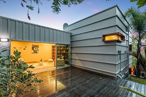 Photo of property in 8a Wairata Place, Te Atatu South, Auckland, 0610