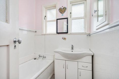 Photo of property in 2 Radcliffe Street, Kensington, Whangarei, 0112