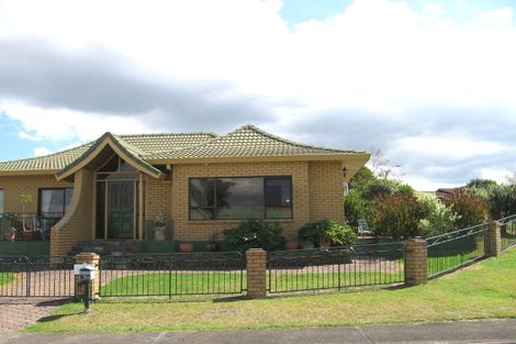 Photo of property in 1 Marlin Street, West Harbour, Auckland, 0618