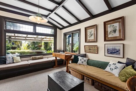 Photo of property in 32 Seapoint Road, Bluff Hill, Napier, 4110