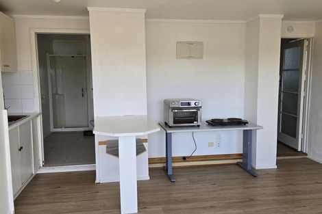 Photo of property in 35 Bayview Road, Browns Bay, Auckland, 0630