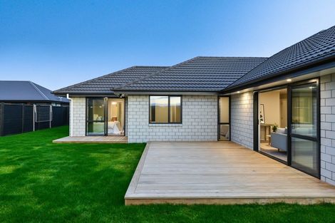 Photo of property in 32 Isobel Hodgson Drive, Cambridge, 3434