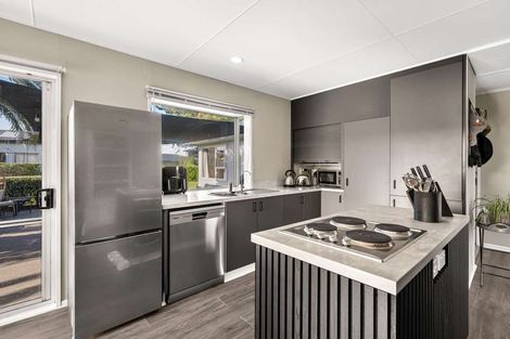 Photo of property in 37 Pitt Street, Clive, 4102