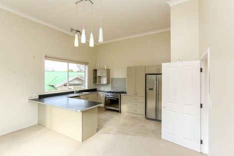 Photo of property in 24 Pendarves Street, New Plymouth, 4310