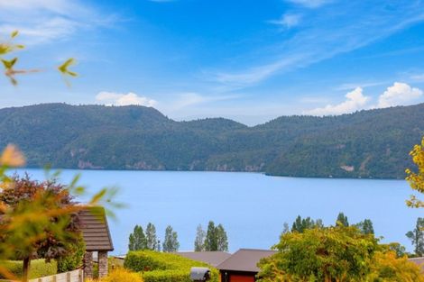 Photo of property in 2 Peregrine Place, Kinloch, Taupo, 3377