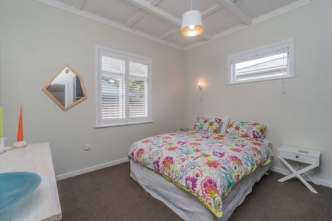 Photo of property in 7 Irirangi Road, Greenlane, Auckland, 1061