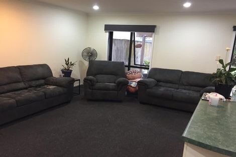 Photo of property in 17 Blumhardt Place, Avondale, Auckland, 1026