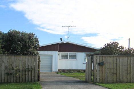 Photo of property in 1 Ngaio Street, Otaki Beach, Otaki, 5512