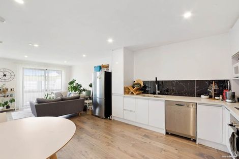 Photo of property in 18 Peony Mews, Oteha, Auckland, 0632