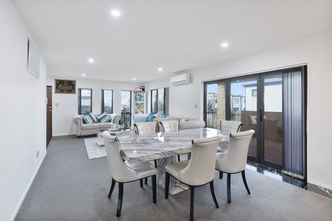 Photo of property in 22 Millcroft Lane, Ranui, Auckland, 0612