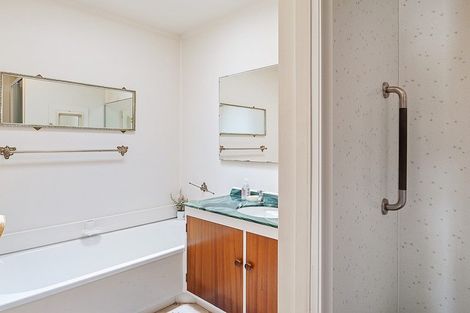 Photo of property in 1/20 Shakespeare Road, Milford, Auckland, 0620