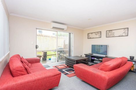 Photo of property in 20 Quincey Place, Massey, Auckland, 0614