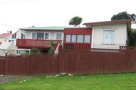 Photo of property in 40 Puriri Street, Helensville, 0800