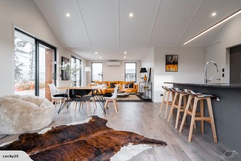 Photo of property in 40 Mount Creighton Crescent, Wanaka, 9305