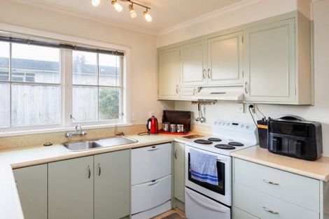 Photo of property in 14 Mudgway Place, Awapuni, Palmerston North, 4412