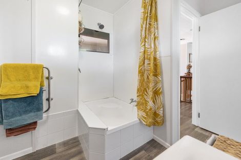 Photo of property in 13 Honnor Place, Hurdon, New Plymouth, 4310