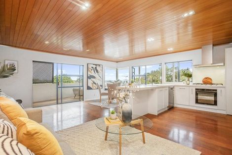 Photo of property in 92b Sandspit Road, Shelly Park, Auckland, 2014