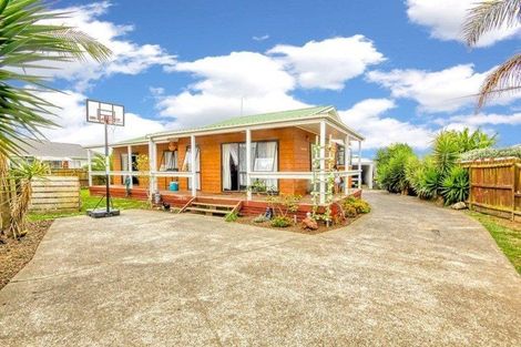 Photo of property in 28 Dungarvon Place, Clendon Park, Auckland, 2103