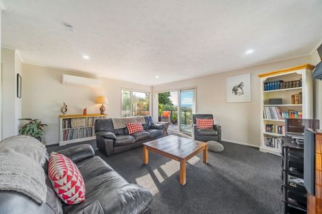 Photo of property in 7 Pokohiwi Road, Normandale, Lower Hutt, 5010